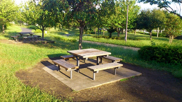 バーベキュー場備え付けのテーブル バーベキュー場備え付けのテーブル