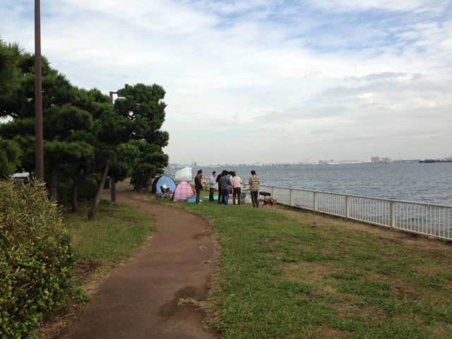 バーベキューを楽しむ人たち バーベキューを楽しむ人たち