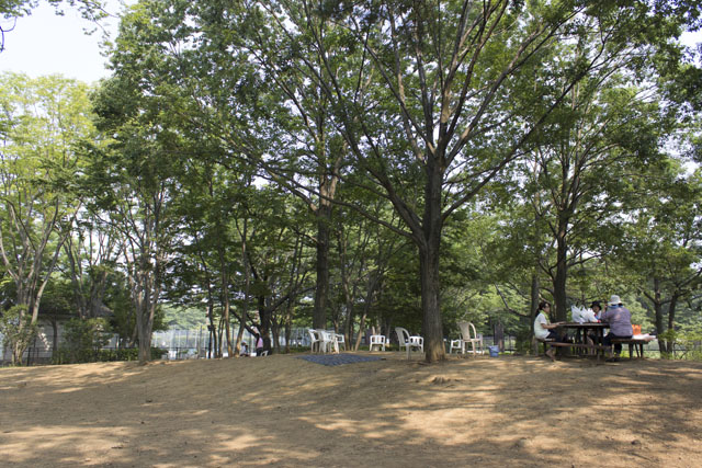 府中の森公園備え付けのテーブル 府中の森公園備え付けのテーブル