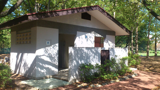 バーベキュー場付近のトイレ バーベキュー場付近のトイレ