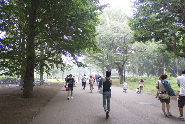 バーベキュー場へ続く道 バーベキュー場へ続く道
