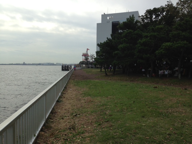 バーベキュー場と運河 バーベキュー場と運河